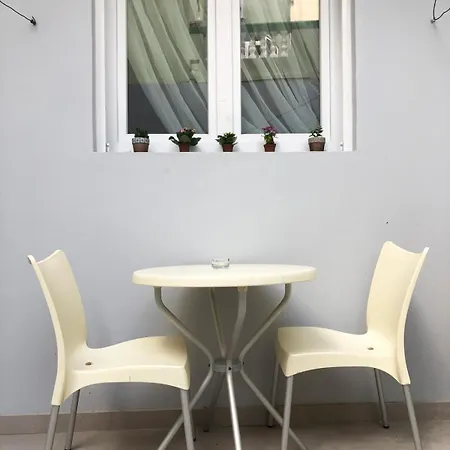 דירה Ground-floor Maisonette With Yard Qormi