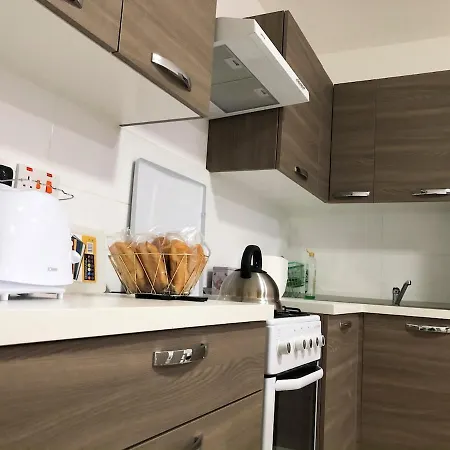 Ground-floor Maisonette With Yard דירה *