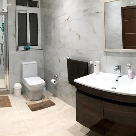 Ground-floor Maisonette With Yard *