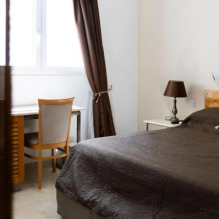 Ground-floor Maisonette With Yard דירה *