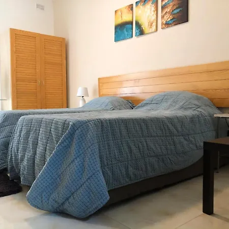 Ground-floor Maisonette With Yard דירה *